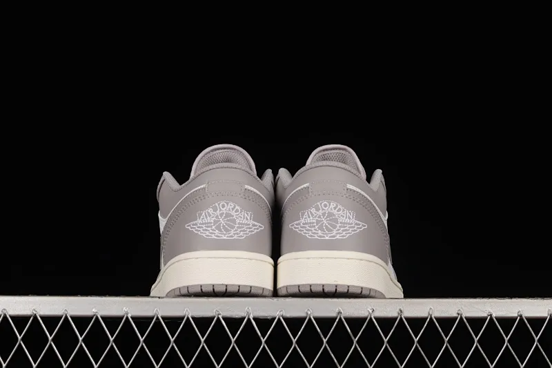 All categories Air Jordan Jordan series basketball shoes Air Jordan 1 Low Z version Air Jordan 1 Low "Vintage Grey" AJ1 Joe 1 white gray low-top basketball shoes 553558-053